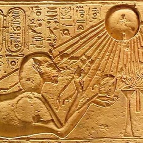 Где поклонялись богу солнца. Бог солнца в Египте Атон. Поклонение Эхнатона Атону. Эхнатон Бог Атон. Атон Бог древнего Египта.