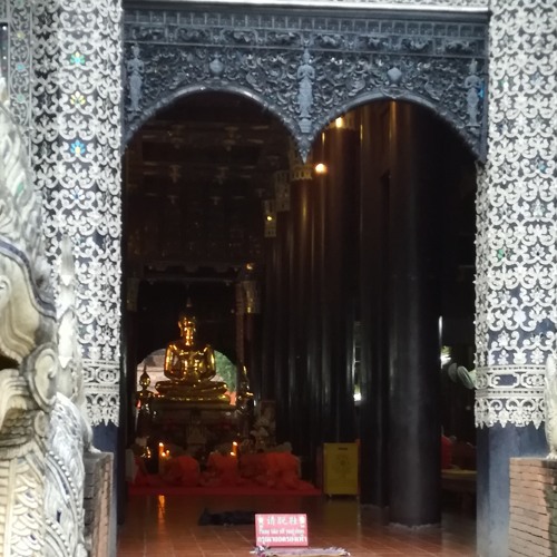 Prière bouddhiste - Wat Lok Mori - Chiang Maï - Thaïlande - 6 Août 2017