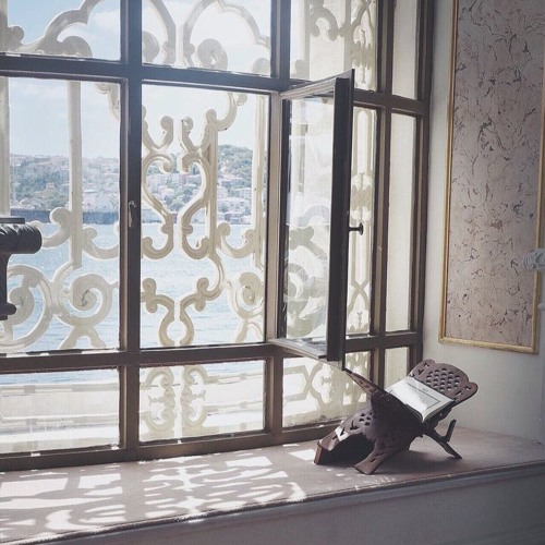 قلوبنا العطشى ليس لها سقا سوى القرآن💛*احمد النفيس🕊