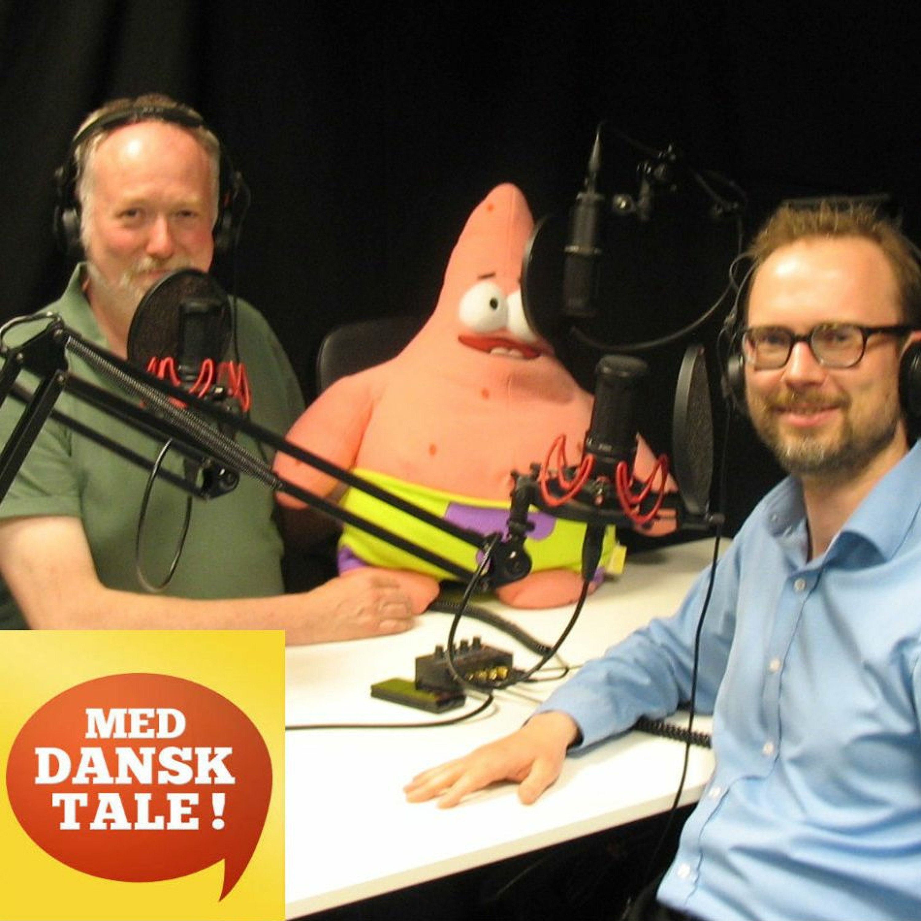 Med dansk tale