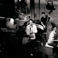 Julián Solarz Grupo - Distancia