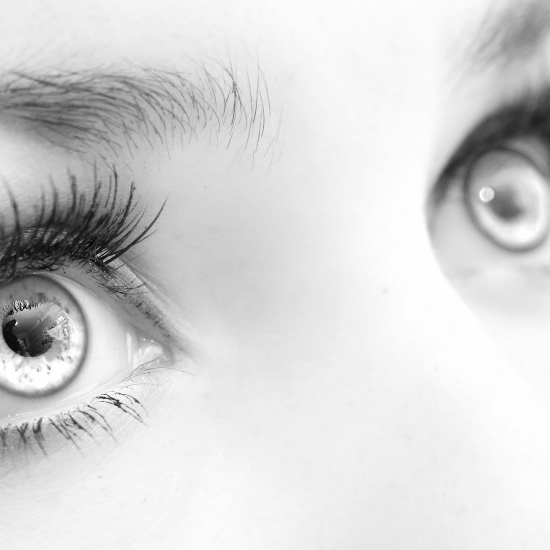 Silent echo. Серые глаза на аву. Бело серый фон ресницы. Аватарка глаза на белом фоне. Eyelashes background.