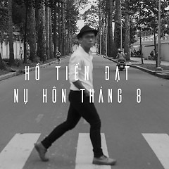 Nụ Hôn Tháng 8