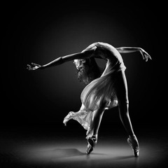 She dances like Nobody`s watching