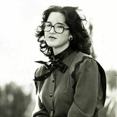 أنا بسأل النجوم كل ليلة عليك .. وبكتب كل بوم غنوة شوق بتناديك ...عزيزة جلال