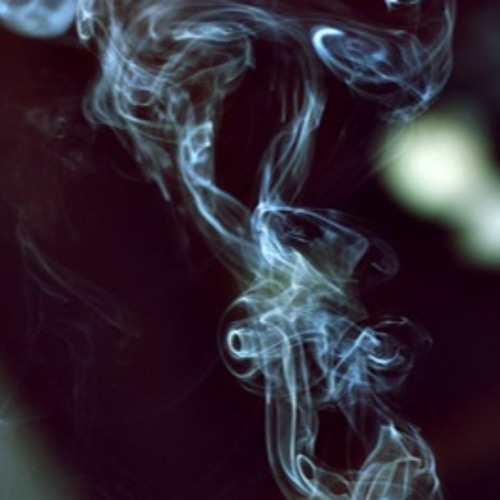 фон дым. дым от сигарет. струйка дыма тату. изображение дыма. дым оригинал.