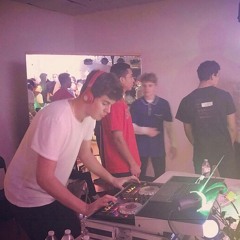 Trappin on cloud 9 via the Rapchat app (prod. by Mersy BeatZ)