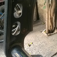 Pseudo Blues Con Pahser Y Un Molesto Ruido Ambiente