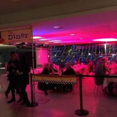 Vintage NYE Diner Set For Upload