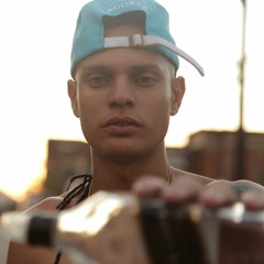 MC Huguinho - Mãe de Traficante (DJ Teta)