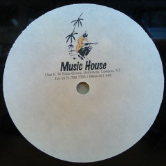 Mama Mystique - Tremendous (DJ Krust Dubplate Version) [November 1997]