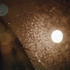 Del pie sobre el vidrio