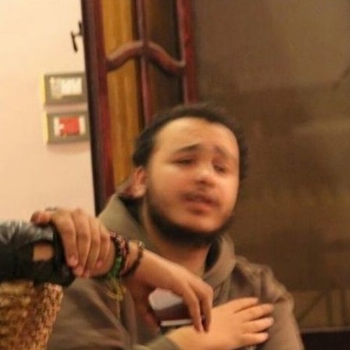 واقف تعيط ليه