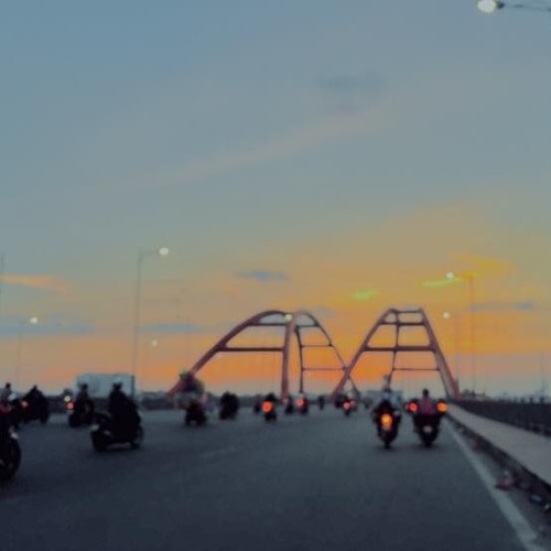 mình em bên những tháng năm, âm thầm đổi thay/