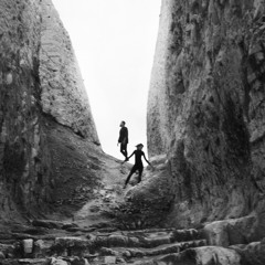 Premiere | Abstract Man - Curiosity (On The 5th Day)