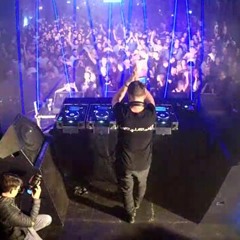 Nick Warren is live in the mix from the 303 5th Birthday at The Invisible Win...