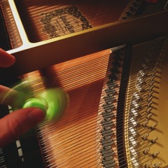 fidget spinner microtonal piano étude