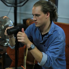 I Look To You (Live in LA)