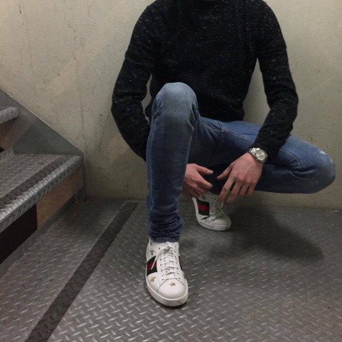 Centrefold (prod .E.R.G.3)