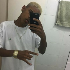 O sonho dessa puta é dar pro DJ