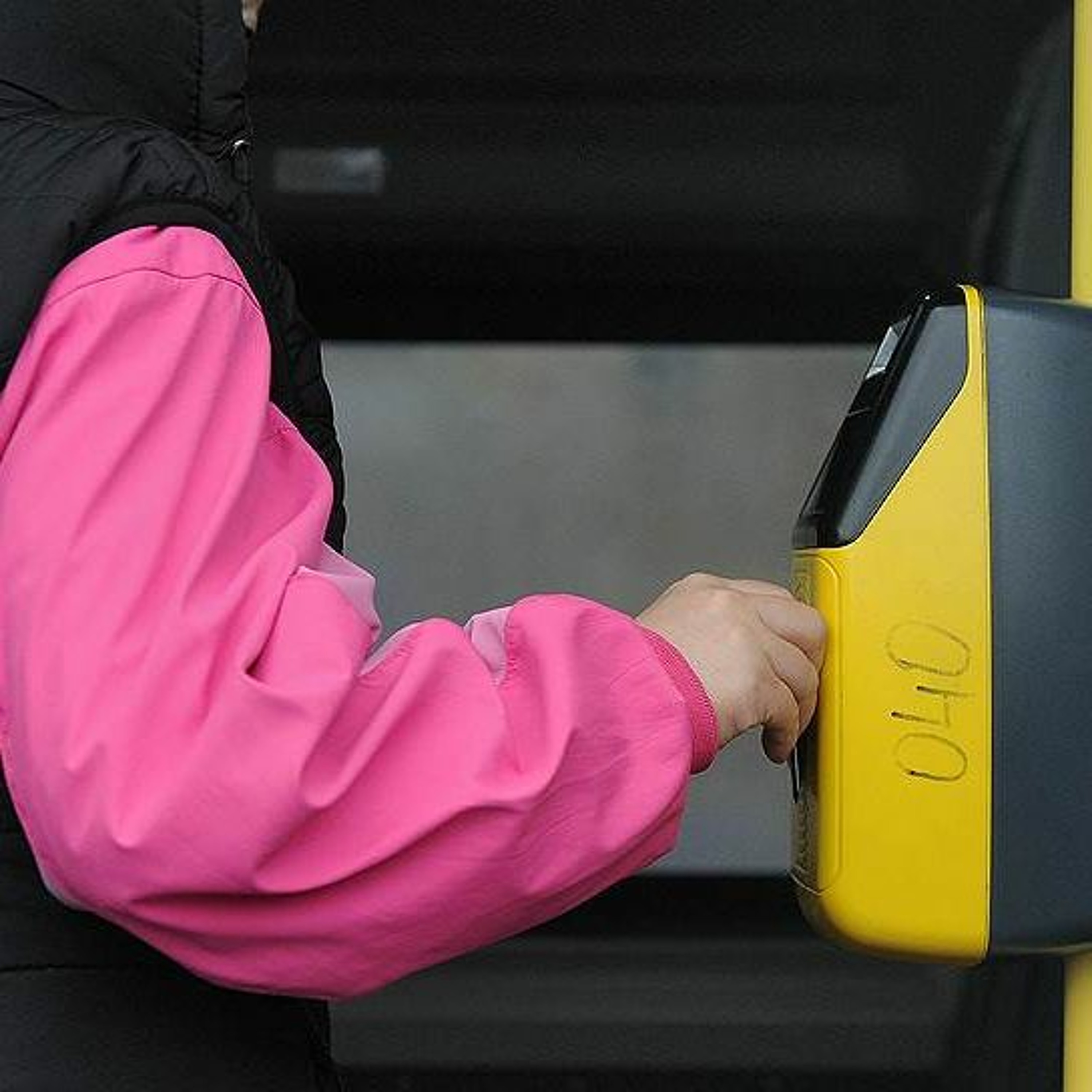 Платежным системам предъявили счет