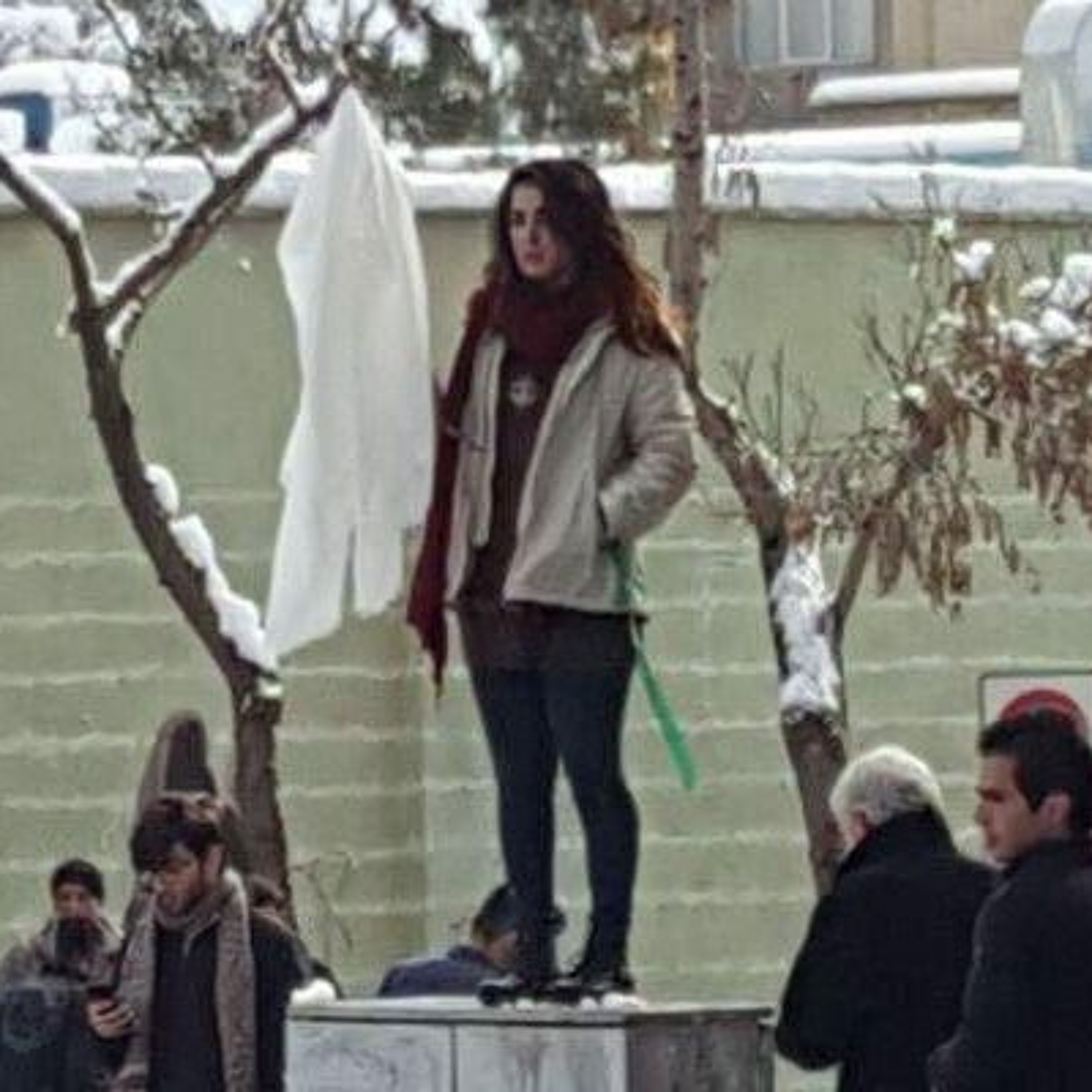 گفتگو با یکی از دختران خیابان انقلاب