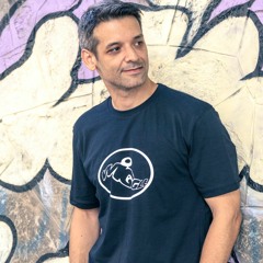 Mert Yucel live @ Club Republic , Istanbul - 30.04.2004