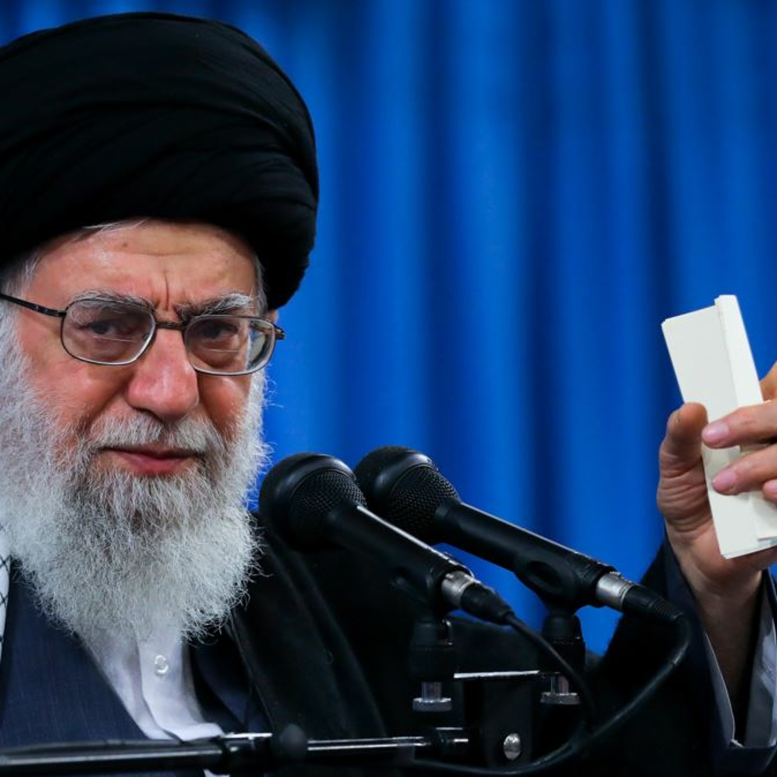 ساعت ششم  - چرا روسری برداشتن‌های «حقیر» برای خامنه‌ای مهم است؟