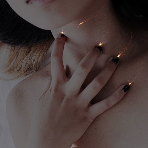 میروی و گریه می آید مرا