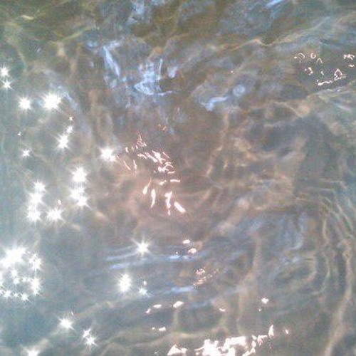 川の水.