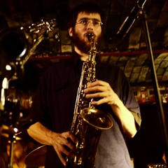 Kiosque ( saxophone solo with megaphone )