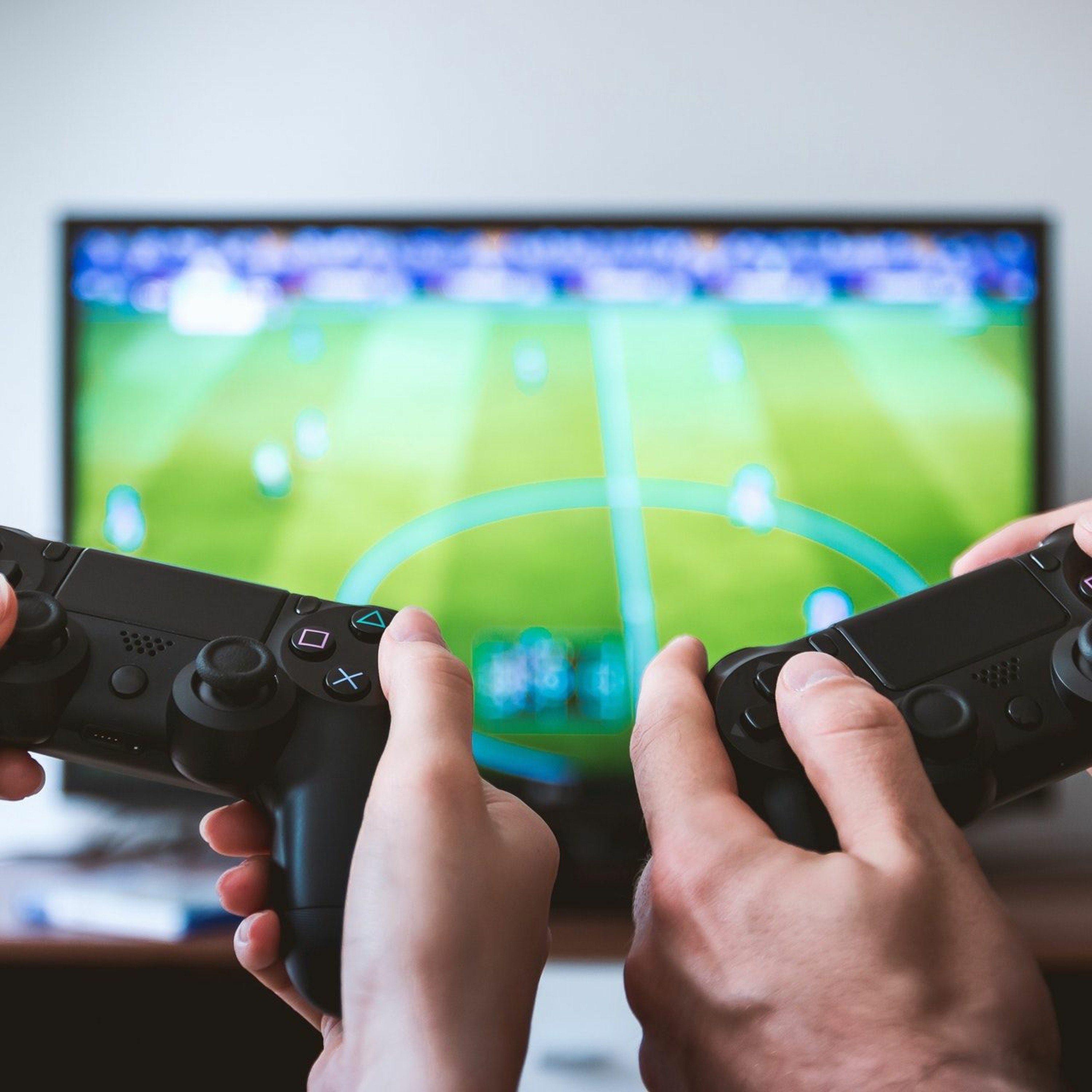 Elizr - Everything Podcast: Gaming & More.