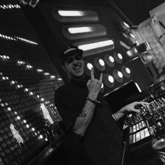 Guille Placencia - April Set 2018