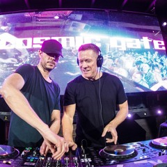Cosmic gate