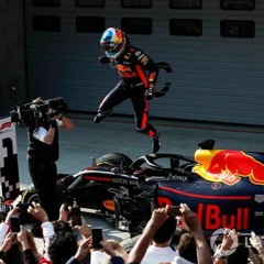 ¡Ricciardo levanta la mano en China!- Bandera a Cuadros