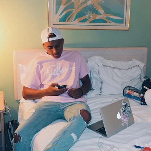 Messngr- Essentials feat. Unkwn (Prod. Messngr)