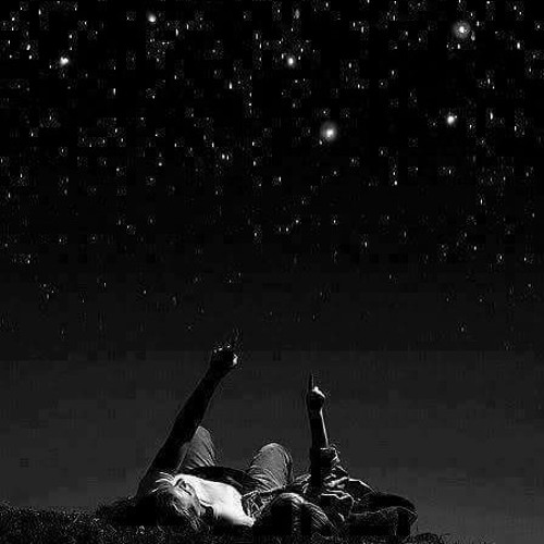 وإنّي لأهوى النومَ في غير حِينِه لعلّ لقاءً في المنامِ يكونُ..💙