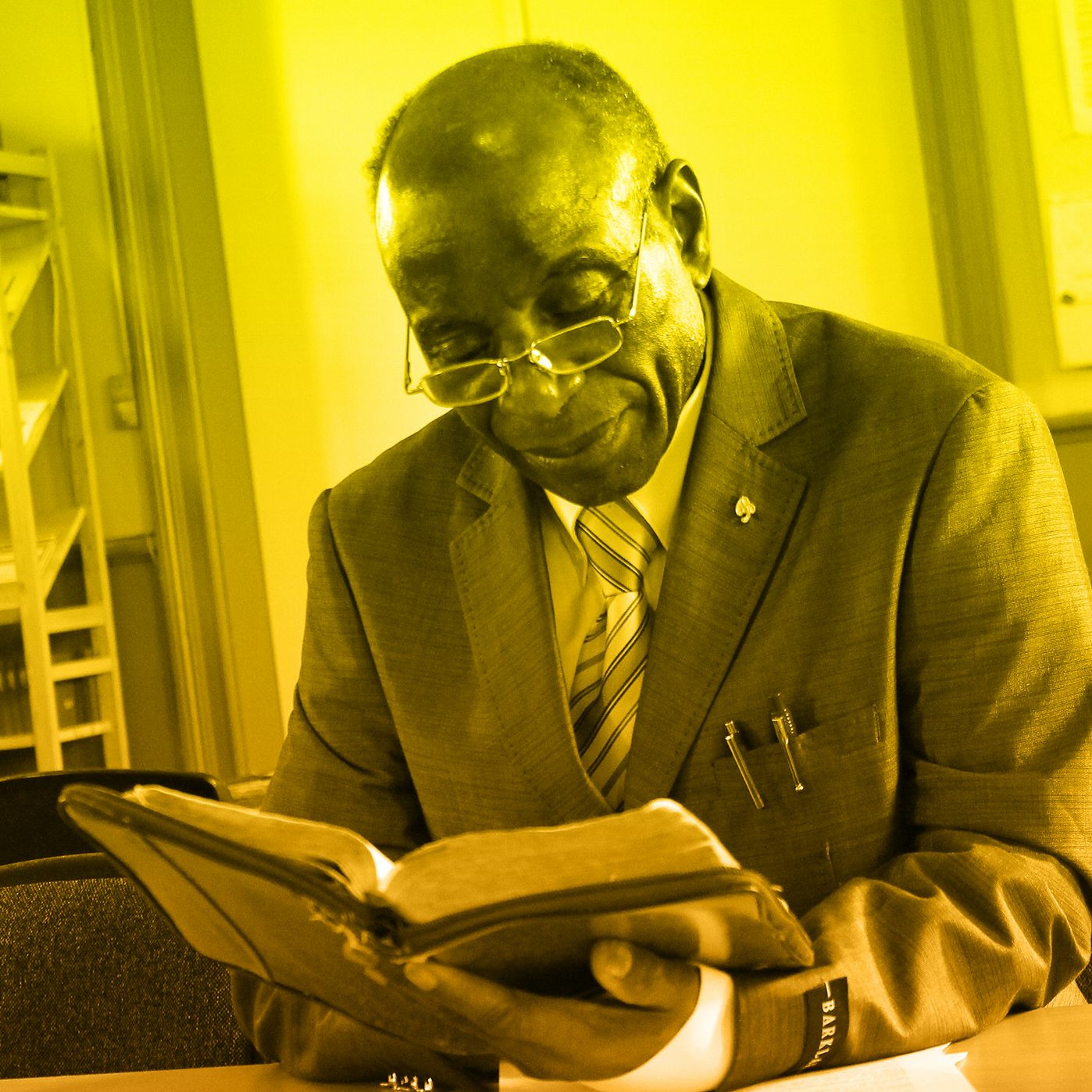 FUATA BIBLIA IKUONGOZE