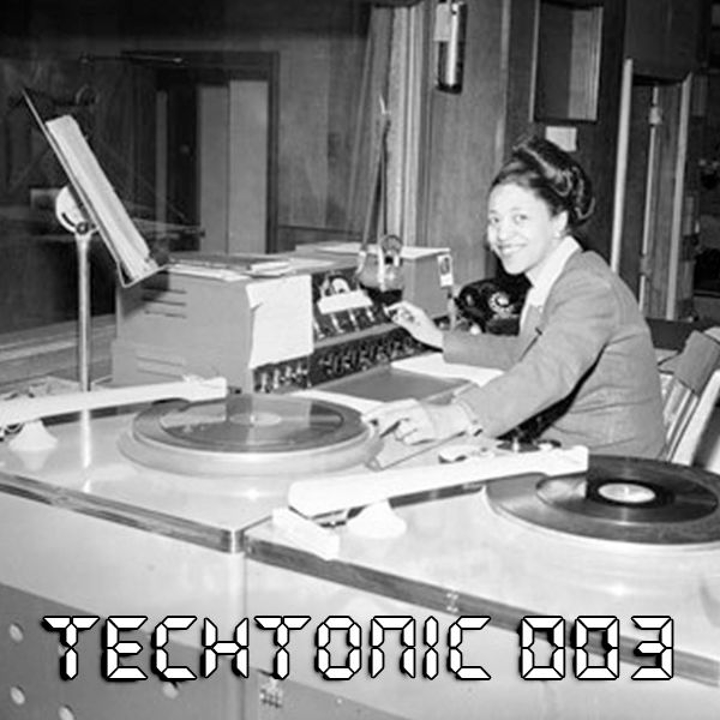 TechTonic E3 'Plugging in the Wrong Socket' Techno Mix (August 2016) episode artwork