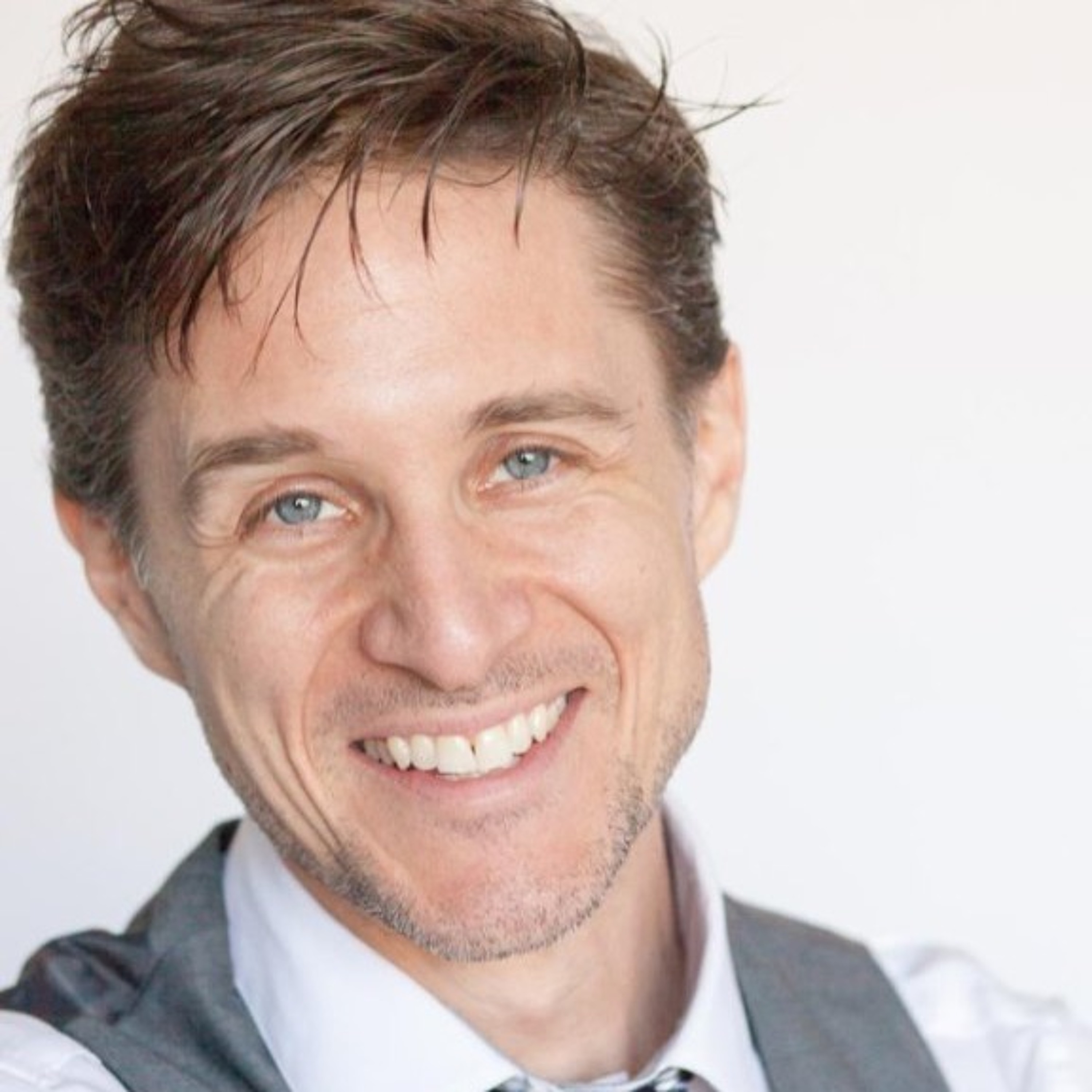 Yuri Lowenthal [Interview] episode artwork