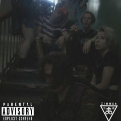 Она режет вдоль вены