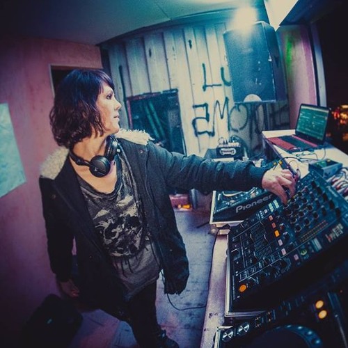 TECHNO ADDICTED