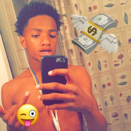 Lil Turd - SHE WANT ME (original)