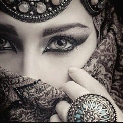يا ساحر المقلتين والجيد ... وقاتلي منه بالمواعيد