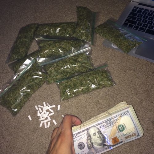 CloutyDaPlug x Yung PlayBoi - Pull Up