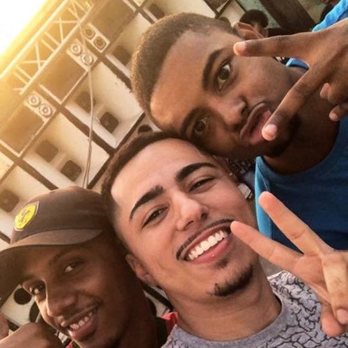 Download MC KEVIN O CHRIS = AQUI NO DICK É CV E NÓS FUGUETA AS NOVINHA DE MADRUGA NA PISTA (DJNEM)
