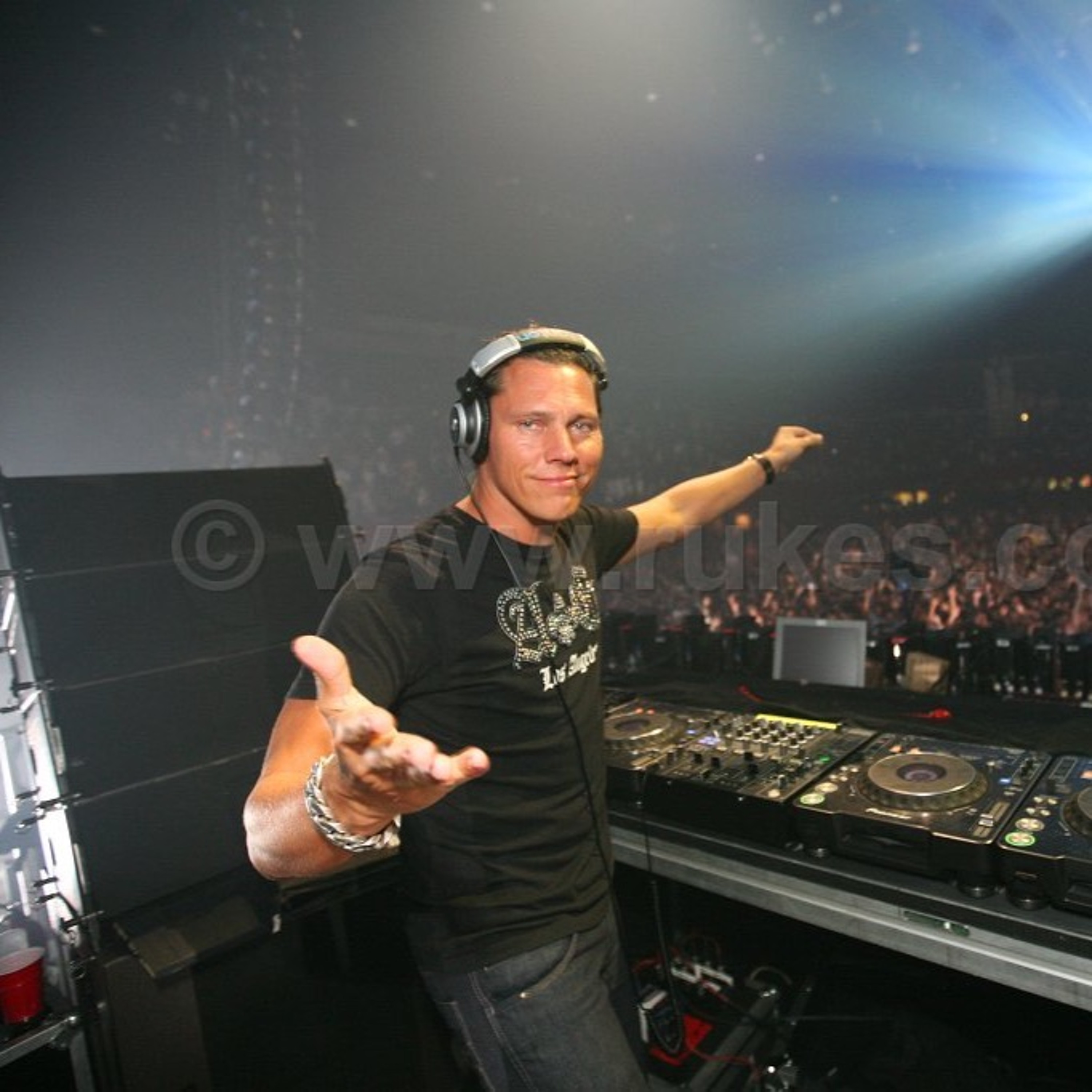 Massive 2 Hours And 30 Minutes Tribute Mix To DJ Tiësto episode artwork