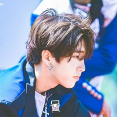 Han Jisung [Hug me]