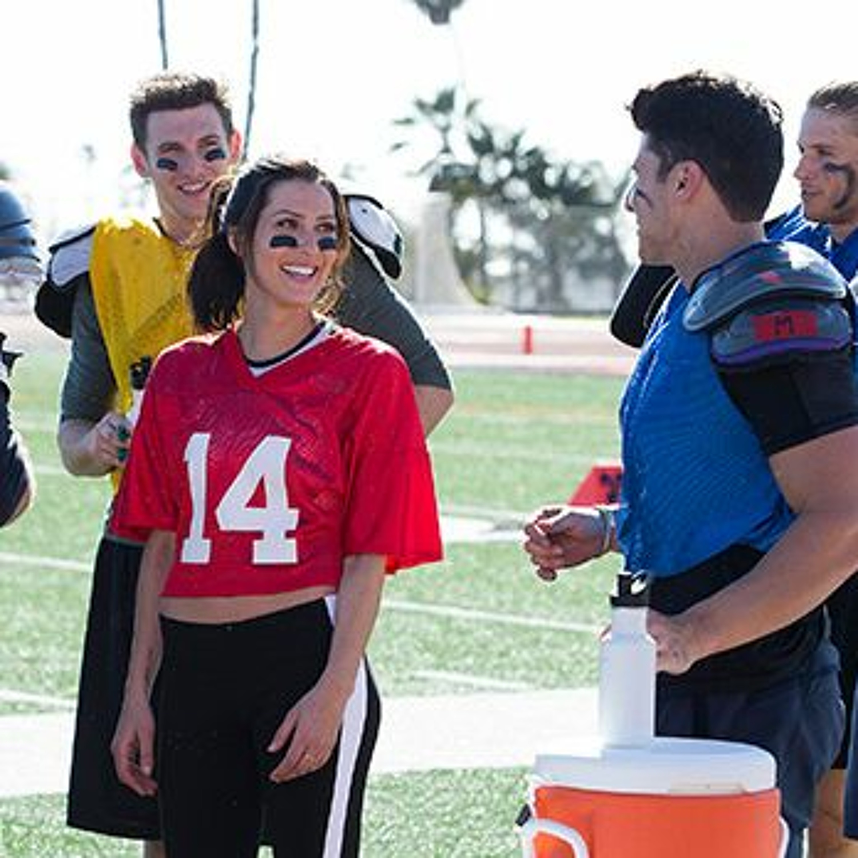 Bachelorette 14 / Episode 3: Ambulances, 80s Pop, & Tinder Snitches thumbnail