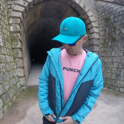 Dona EnviadosR3 (prod.Kolinabeats)
